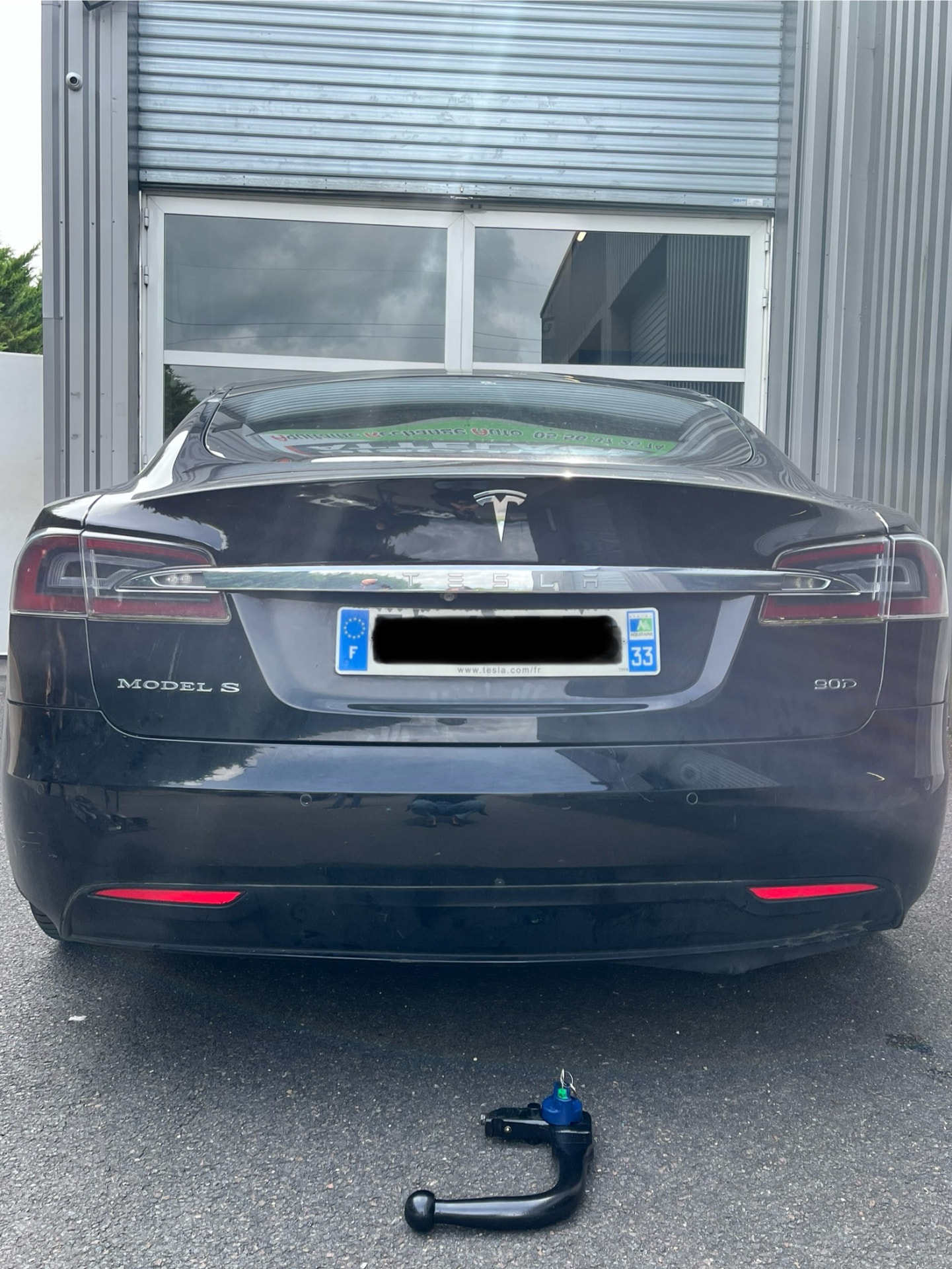 Tesla Model S 2012 – 2026 avant la pose de l'attelage – pose attelage Bordeaux | Aquitaine Rechange Auto